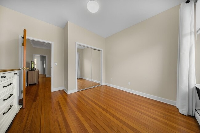 Building Photo - 152 W 9th St