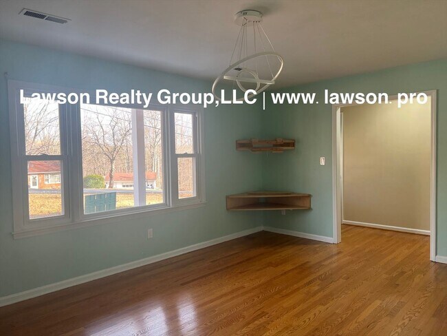 Building Photo - Peaceful Retreat with Outdoor Space-Botetourt County