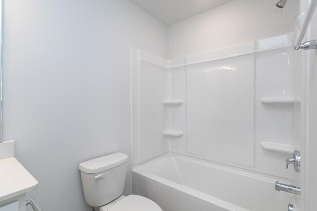 Building Photo - 580 Glen Clova Dr