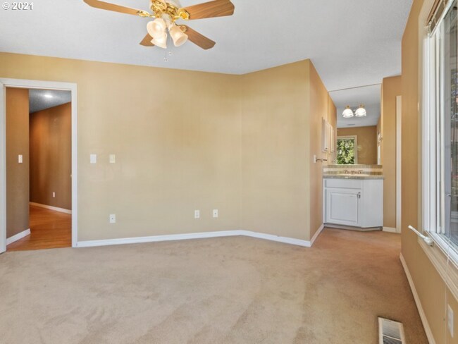 Building Photo - 2080 Wellington Dr