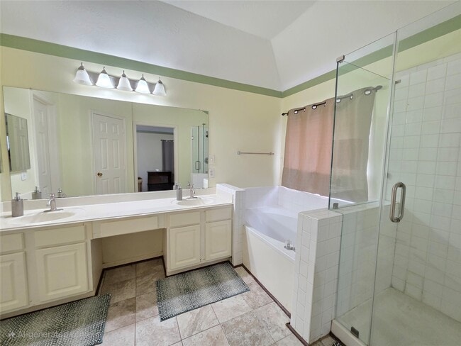 Building Photo - 17226 Stratford Green Dr