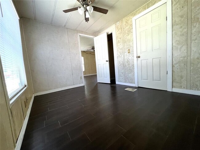 Building Photo - 5954 140th Terrace N