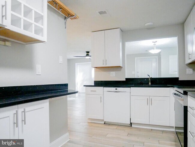 Building Photo - 13493 Demetrias Way