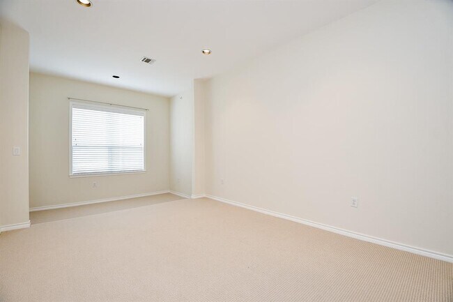 Building Photo - 2400 McCue Rd
