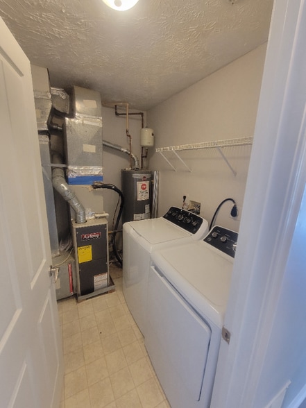 Building Photo - 1817 Triple Feather Rd