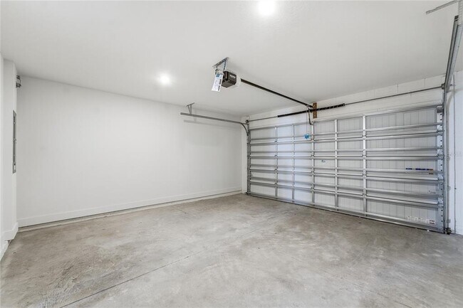 Building Photo - 15058 Grv Lk Dr