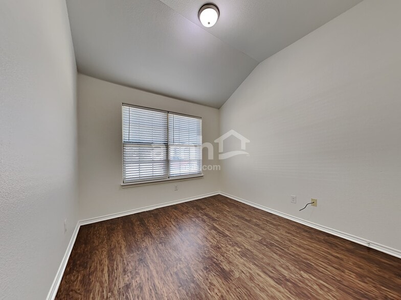 Building Photo - 924 Mesa Vista Dr