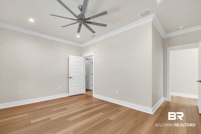 Building Photo - 27085 Park Dr