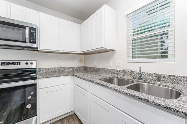 Building Photo - Charming Home for Rent in Thomasville – Pe...