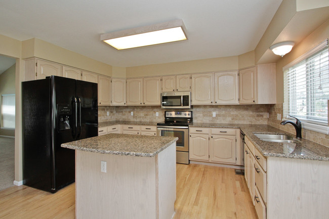 Building Photo - Beautiful 3BR Home in the Foothills of Golden