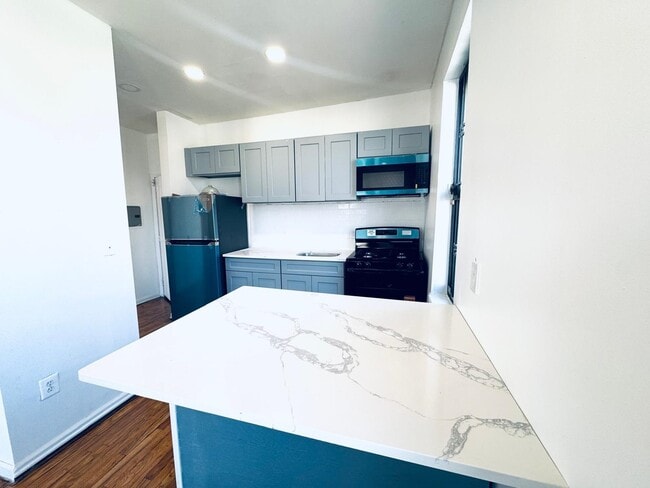 Building Photo - 336 4th St