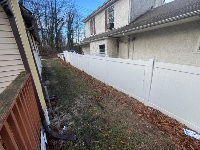 Building Photo - 309 S Lowell Ave