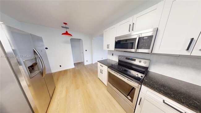 Building Photo - 2211 Cleveland St