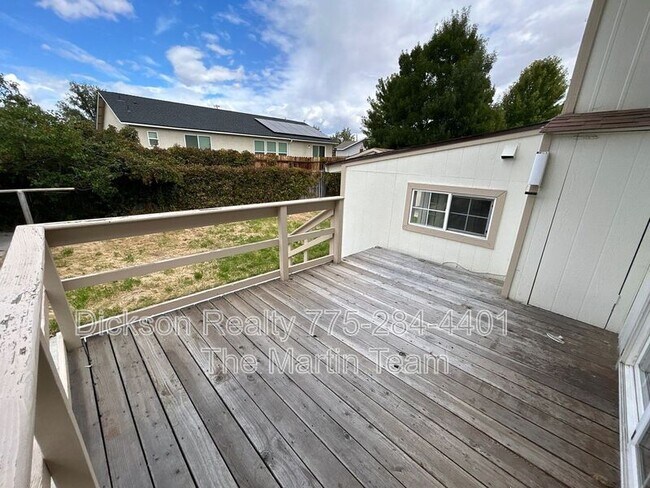 Building Photo - 306 E Quail St