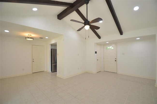 Building Photo - 2618 Foliage Green Dr