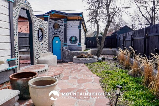 Building Photo - 235 Reed Ave N