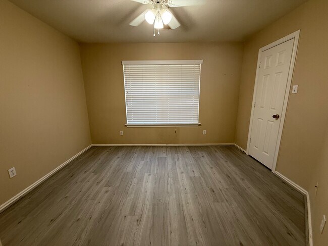 Building Photo - 43 Blue Creek Pl