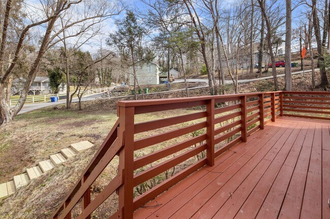 Building Photo - Haw Creek House
