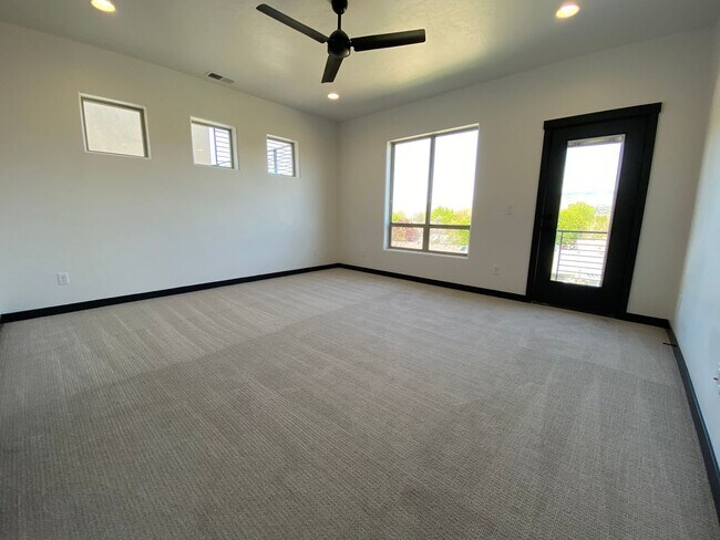Building Photo - Close to Micron, 3 Bedroom 3 bath w/ a Million Dollar View!
