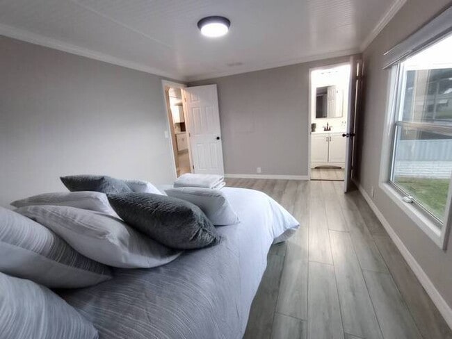 Building Photo - 79 N Meadow Dr