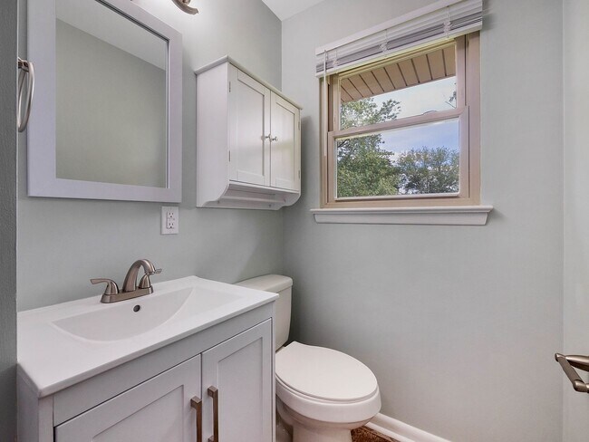 Building Photo - 450 Bouton Dr