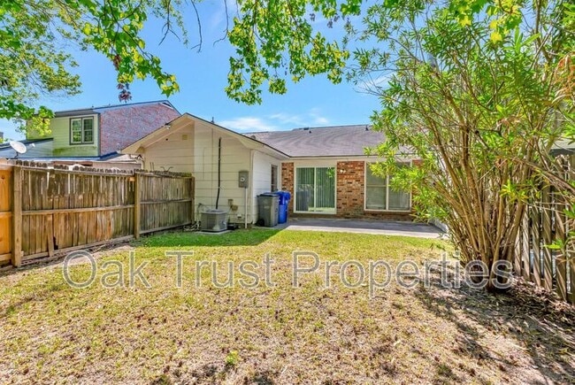 Building Photo - 4428 N Shirley Dr