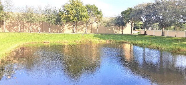 Building Photo - 909 NW 18th Ave