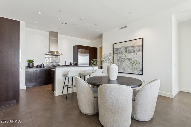 Building Photo - 15215 N Kierland Blvd