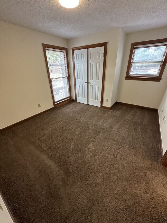 Building Photo - 2 Bedroom 2 Bathroom Condo!