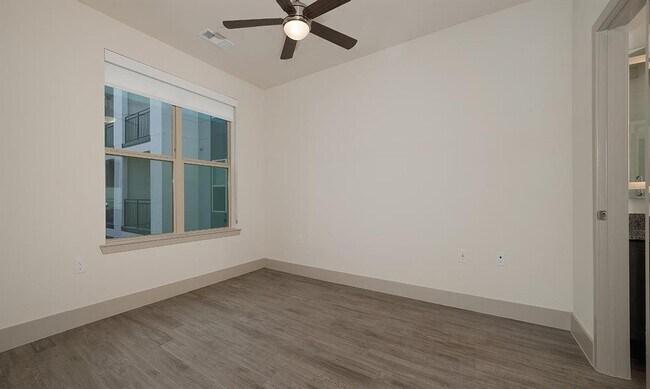 Building Photo - 8900 Six Pines Dr