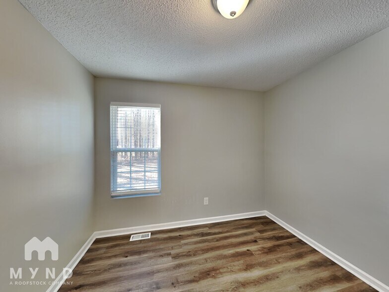 Building Photo - 7001 Lazy Breeze Cir