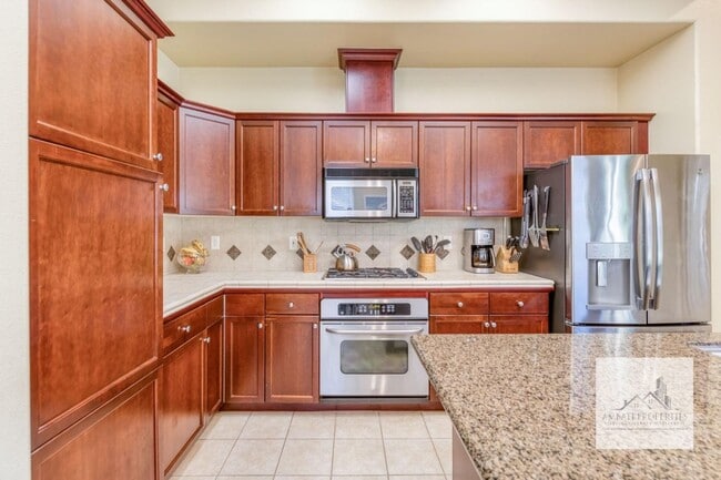 Building Photo - Charming Harlan Ranch Home!