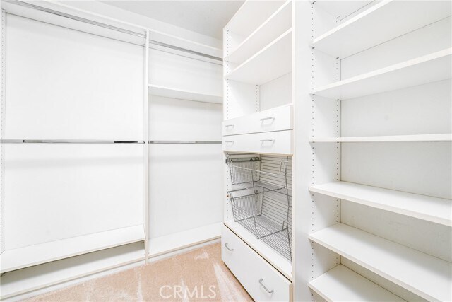 Building Photo - 23 Anjou