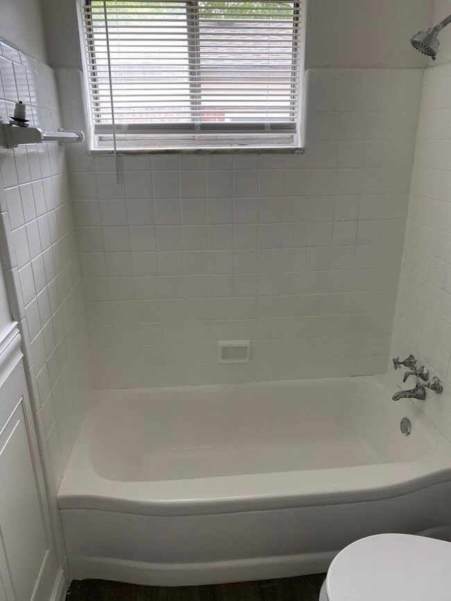 Building Photo - Freshly painted 3 bedroom, 1 1/2bath ranch...