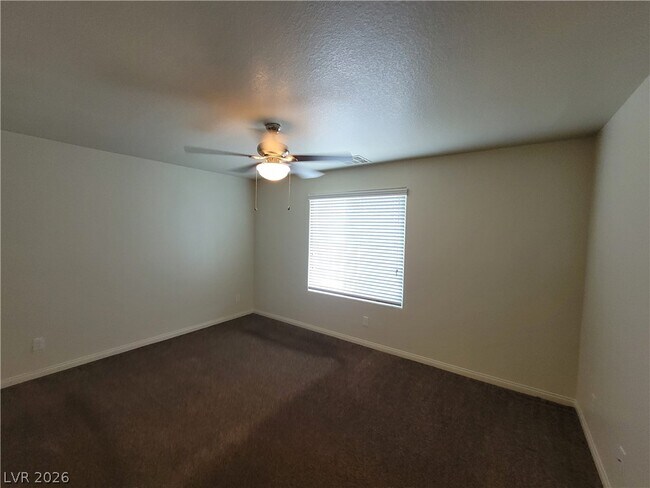 Building Photo - 2409 W Gilmore Ave