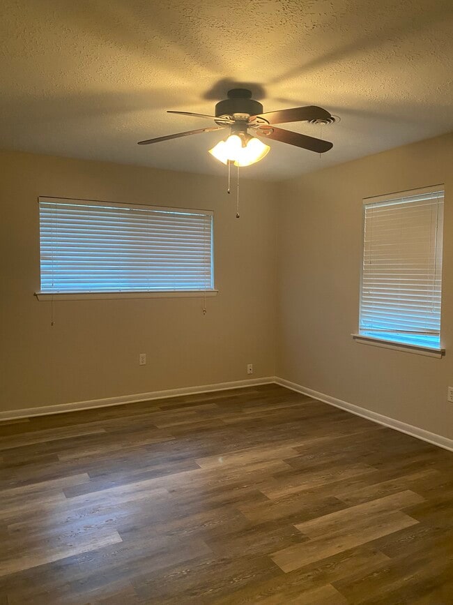 Building Photo - 1108 Dona Dr