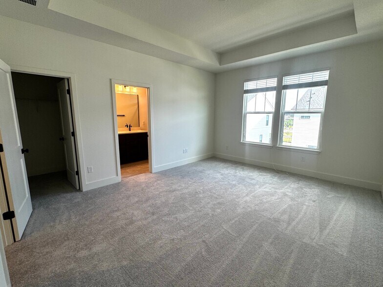 Building Photo - 15250 Groveside Rd