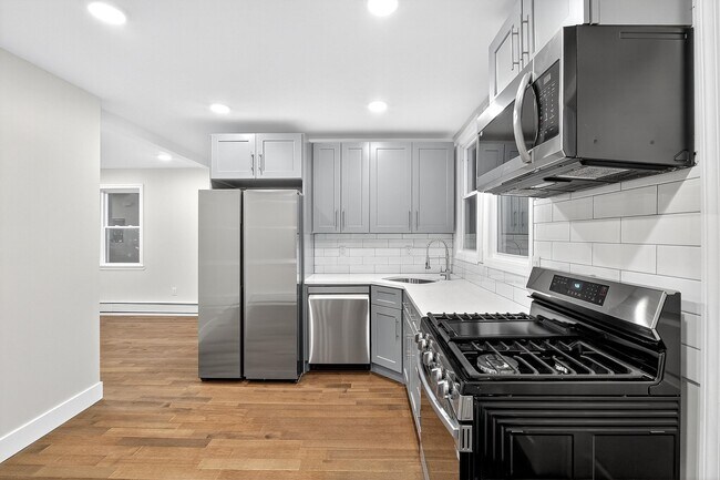 Building Photo - 93 W 11th St