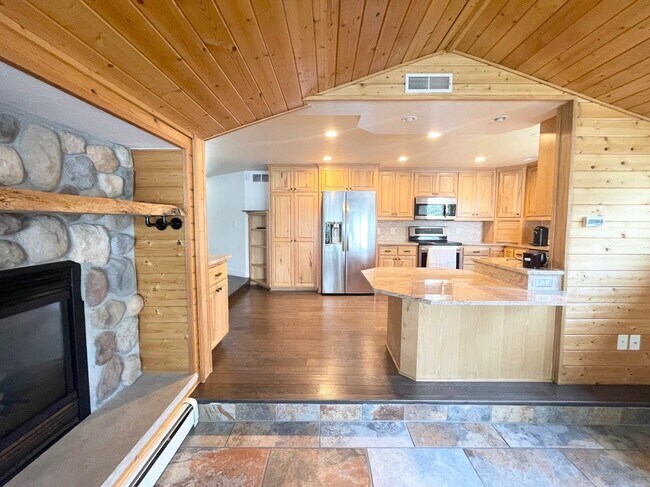 Building Photo - 3010 Fairview Rd SW