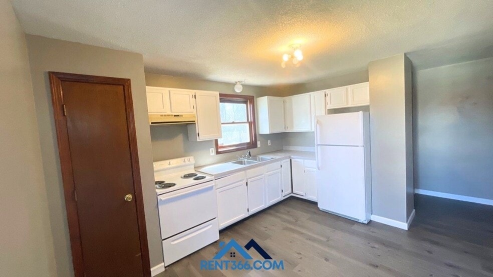 Building Photo - 65 Wisteria St