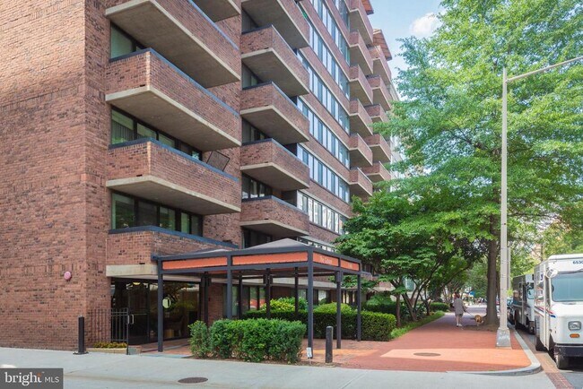 Building Photo - 1140 23rd St NW