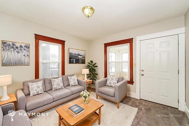 Building Photo - 3-Bedroom Lorain Home