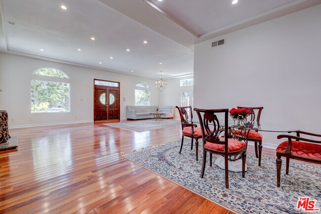 Building Photo - 12219 Darlington Ave