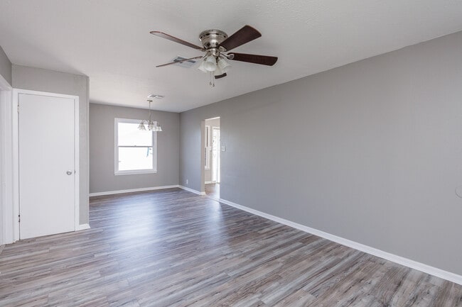 Building Photo - 1025 Whitaker Dr