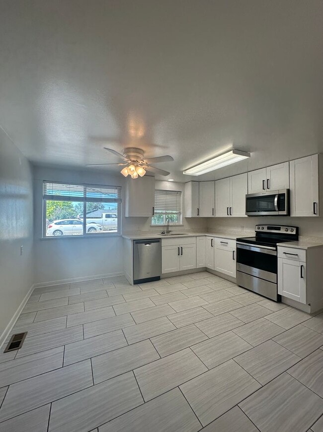 Building Photo - Healy Duplex