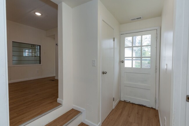 Building Photo - 2 Bed, 2 Full Bath Single Family Home in H...