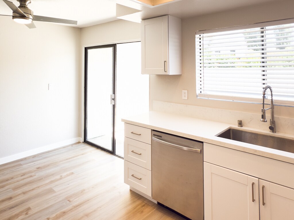Building Photo - 4243 Tiberon Dr