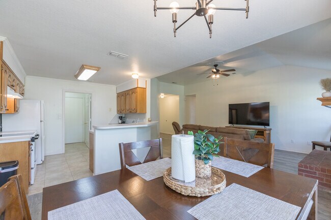 Building Photo - 2634 Bishop Rd