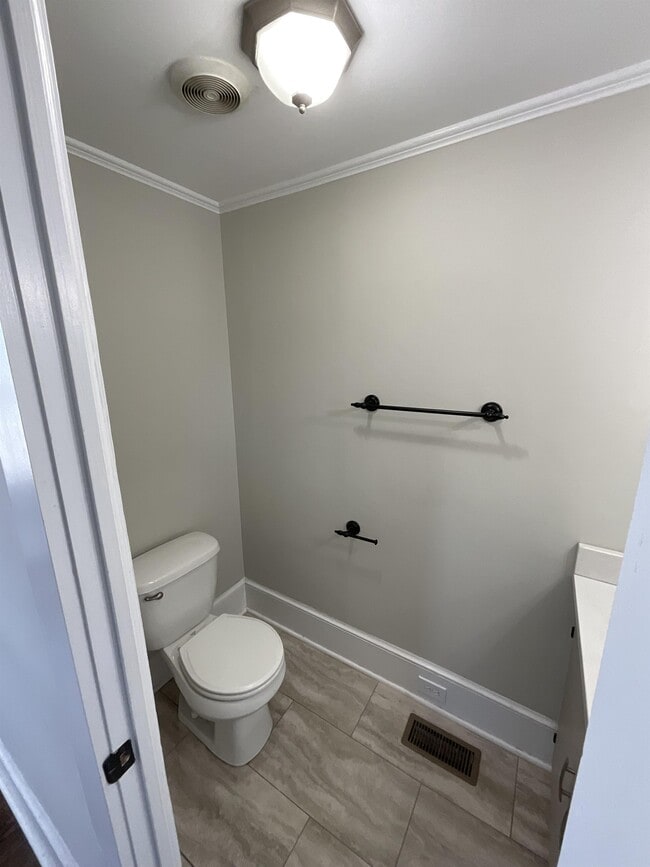 Building Photo - 603 Poplar Ave