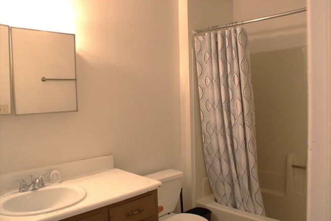 Building Photo - 2714 Clayton Dr NW